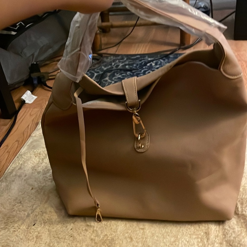 Cream purse